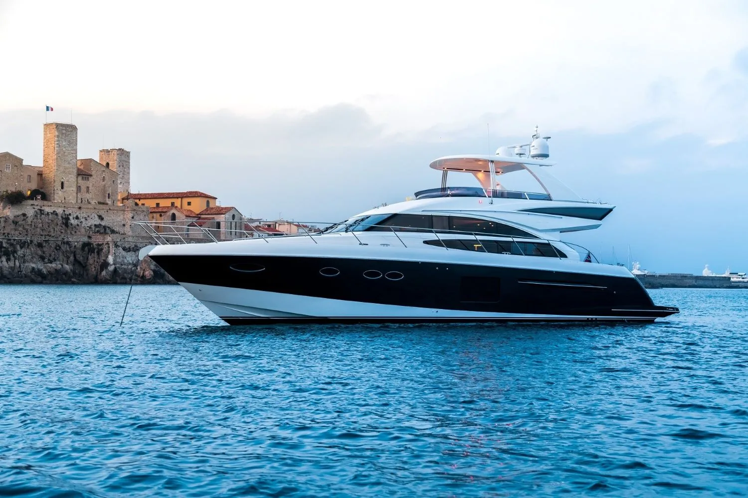 PRINCESS V64 - photo 6 location yacht Saint-Tropez