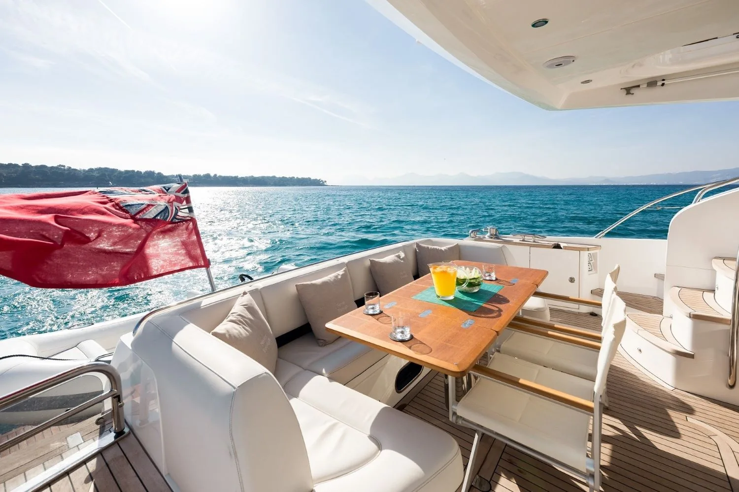 PRINCESS V64 - photo 7 location yacht Saint-Tropez