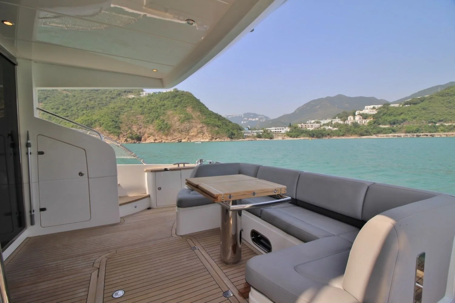 PRINCESS V64 - photo 8 location yacht Saint-Tropez