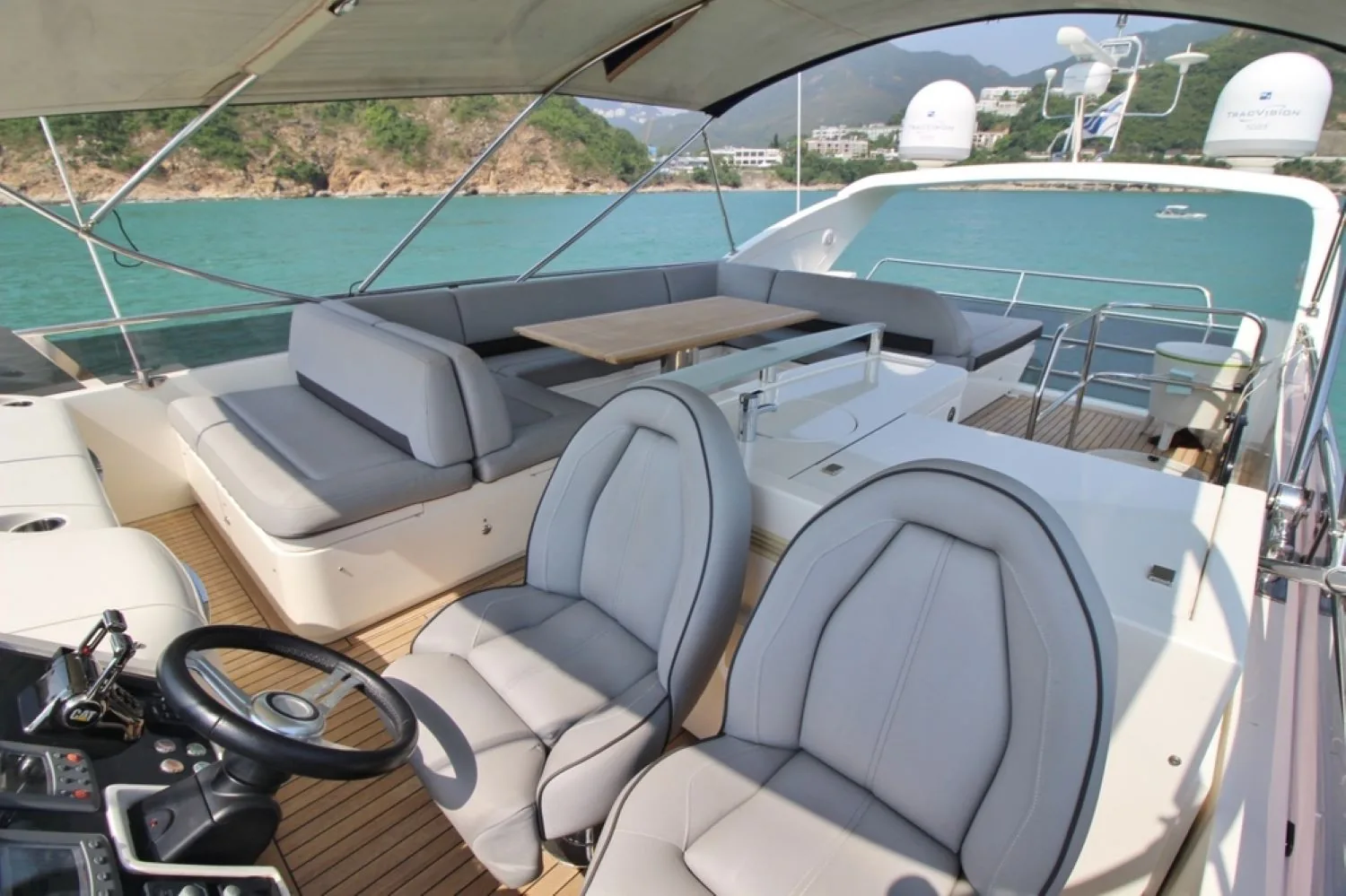 PRINCESS V64 - photo 10 location yacht Saint-Tropez