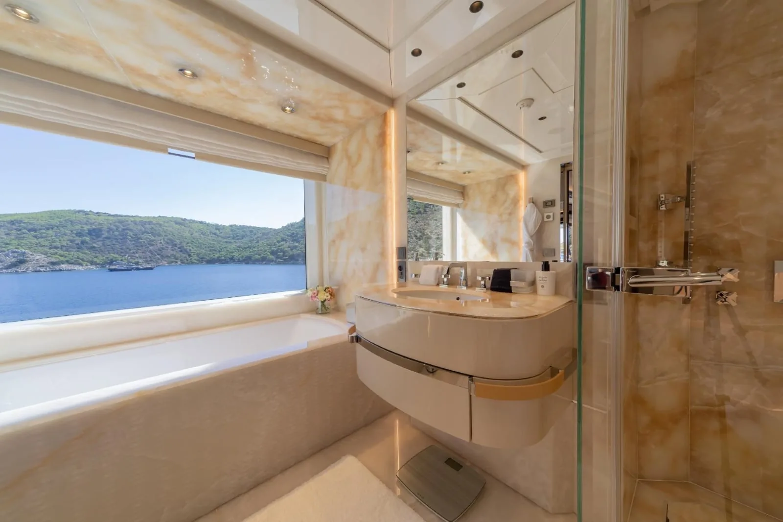 PROJECT X - photo 40 location yacht Saint-Tropez