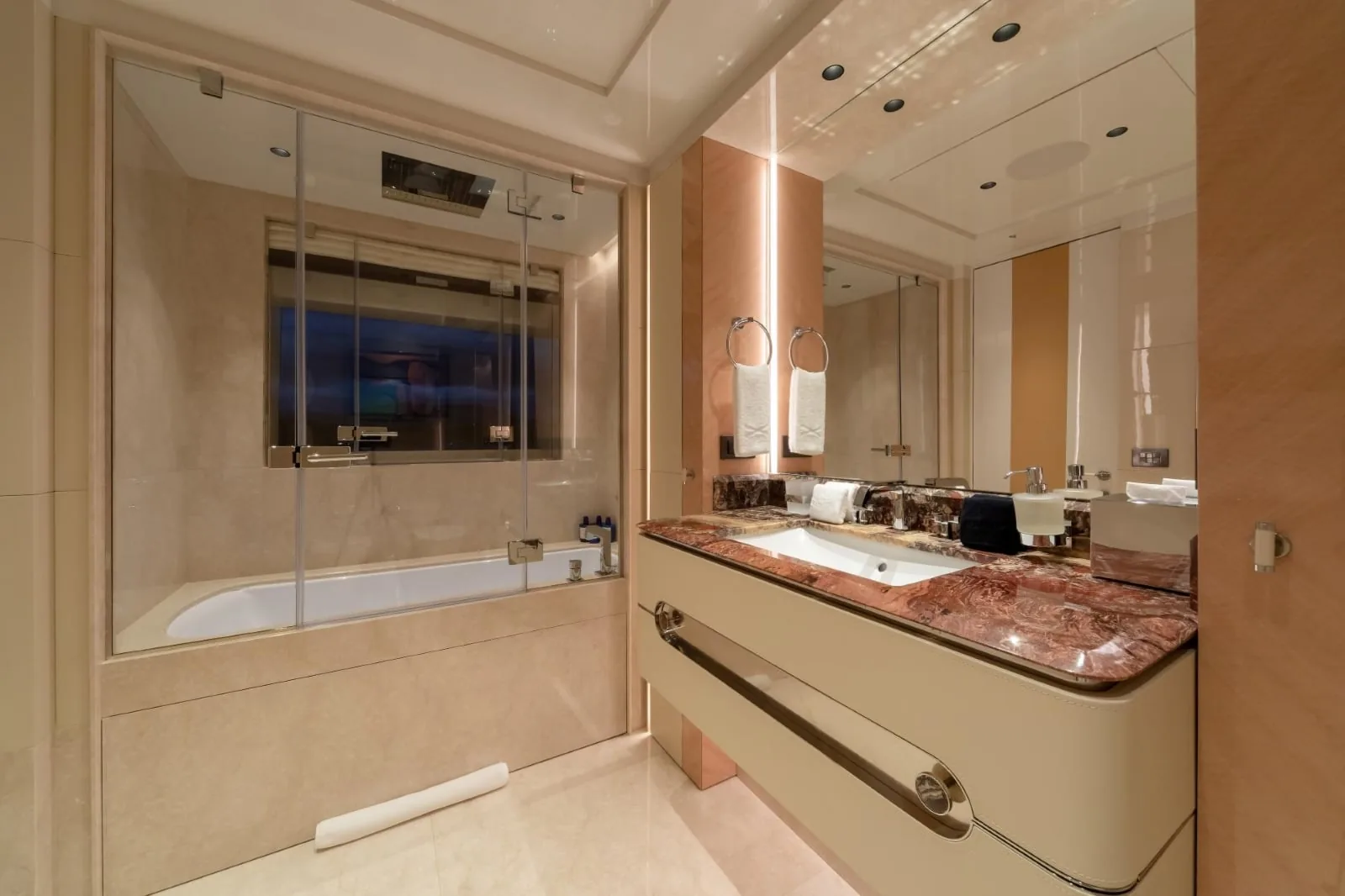 PROJECT X - photo 48 location yacht Saint-Tropez