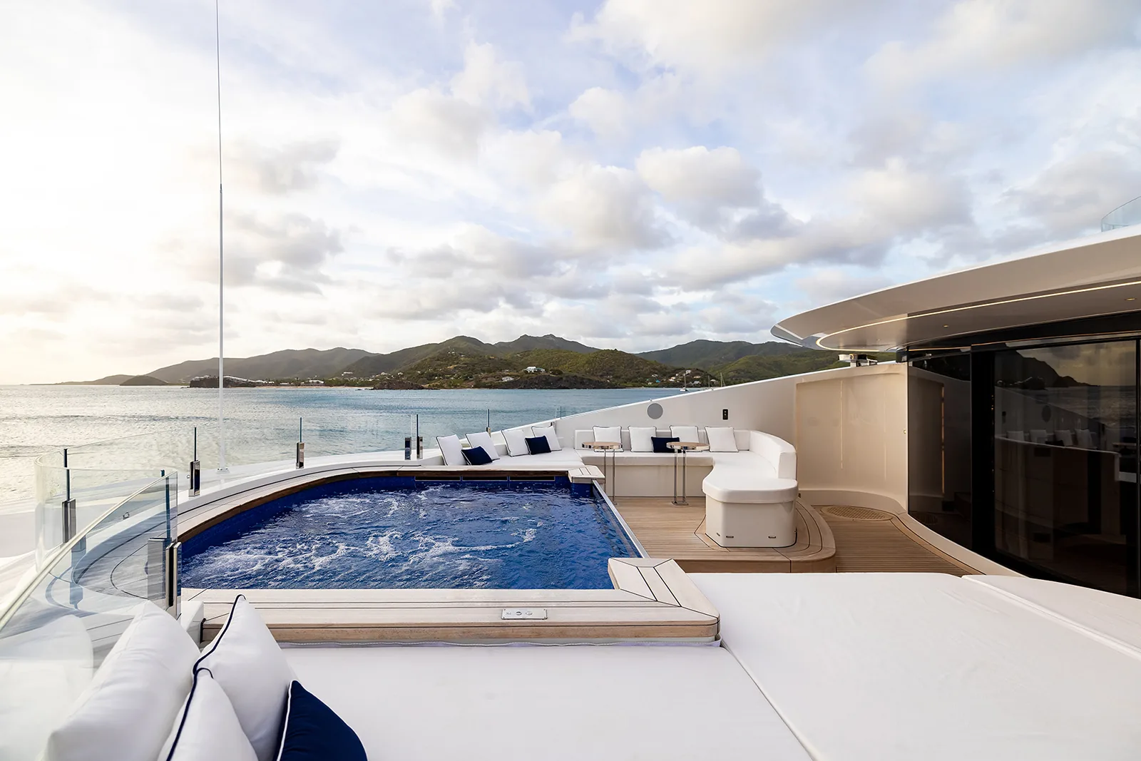 RESILIENCE - photo 7 location yacht Saint-Tropez