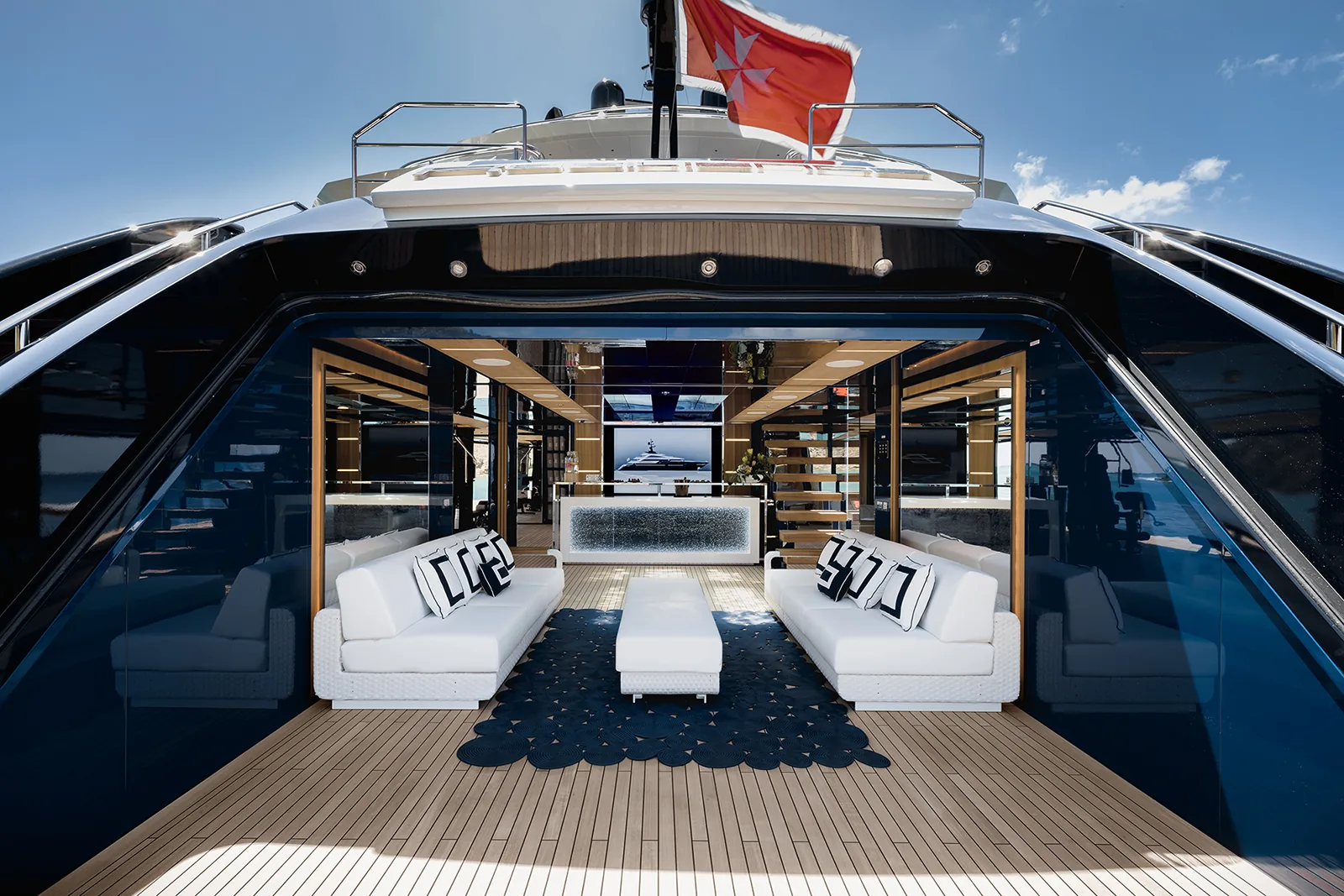 RESILIENCE - photo 13 location yacht Saint-Tropez