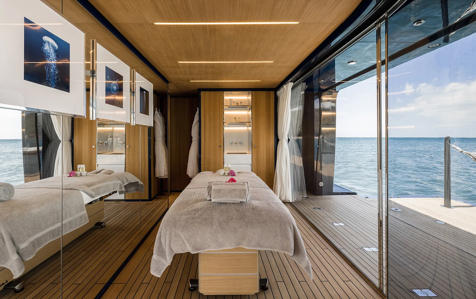 RESILIENCE - photo 14 location yacht Saint-Tropez