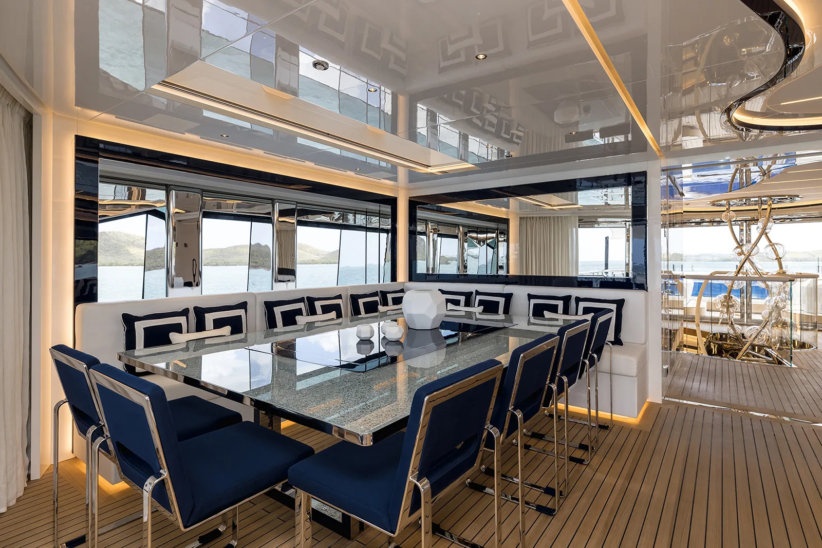 RESILIENCE - photo 19 location yacht Saint-Tropez