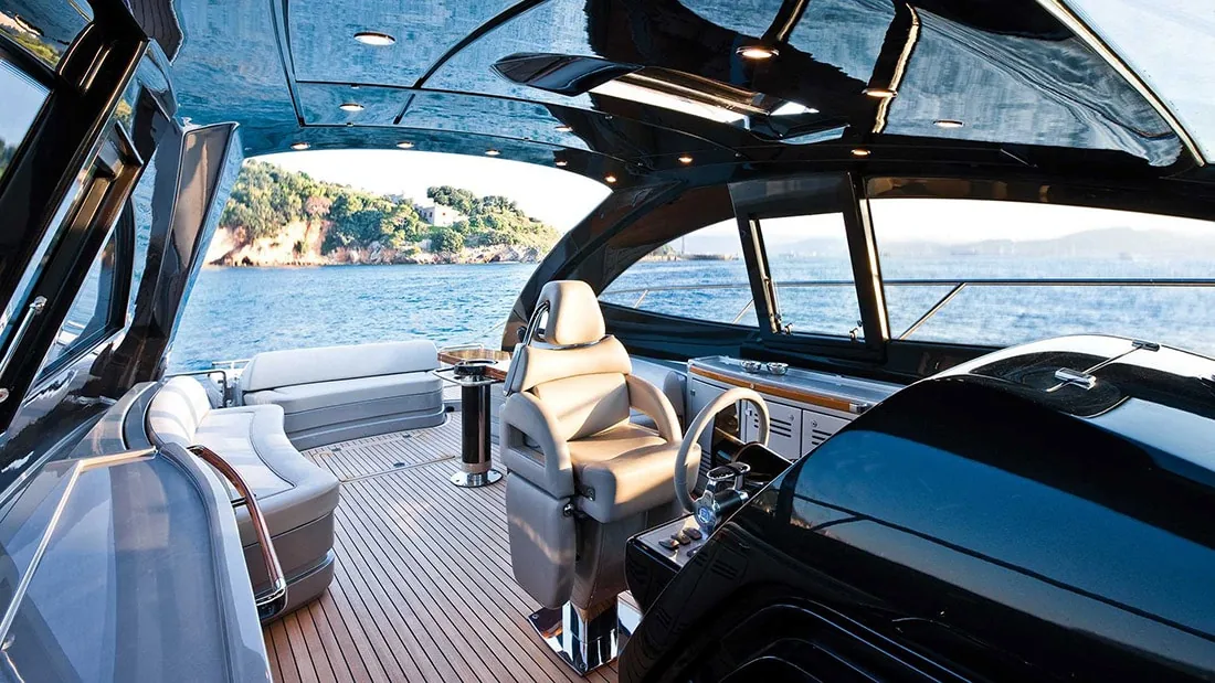 RIVA VERTIGO 63 - photo 3 location yacht Saint-Tropez
