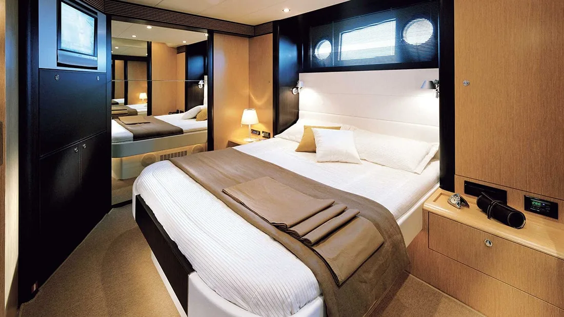 RIVA VERTIGO 63 - photo 5 location yacht Saint-Tropez