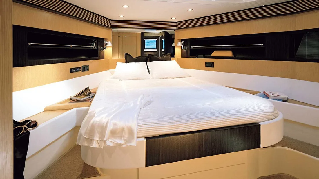 RIVA VERTIGO 63 - photo 6 location yacht Saint-Tropez