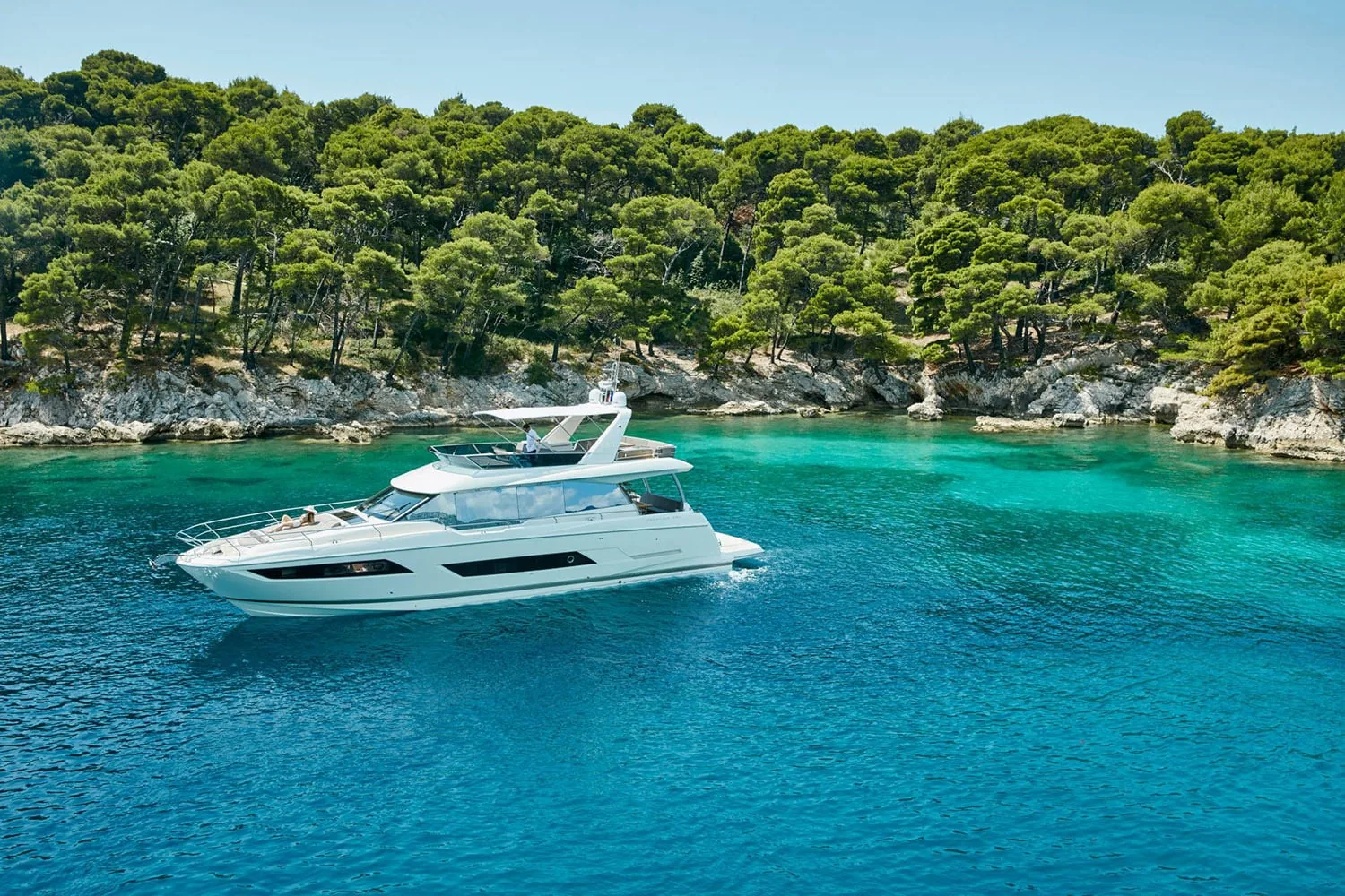 ROMY ONE - photo 3 location yacht Saint-Tropez