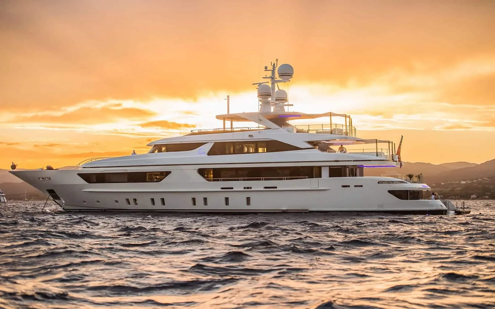 SCORPION - photo 2 location yacht Saint-Tropez