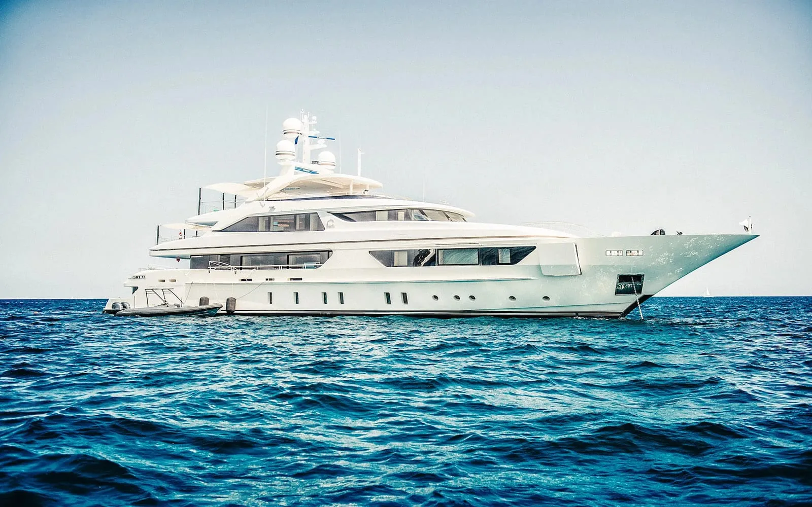 SCORPION - photo 4 location yacht Saint-Tropez