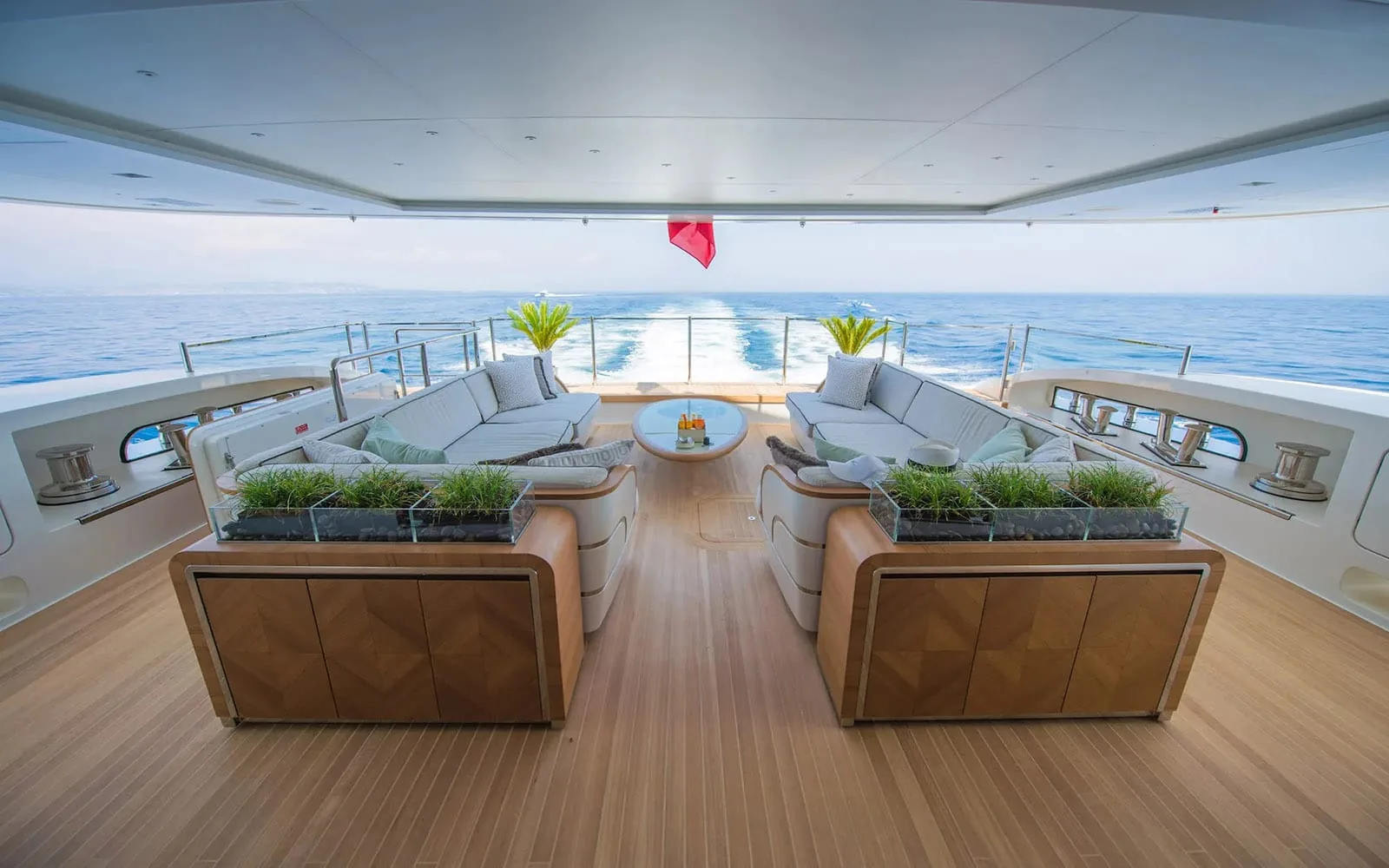 SCORPION - photo 9 location yacht Saint-Tropez