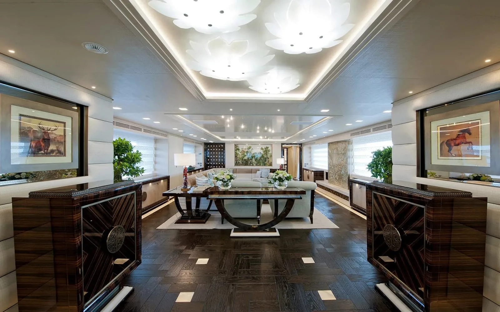 SCORPION - photo 13 location yacht Saint-Tropez