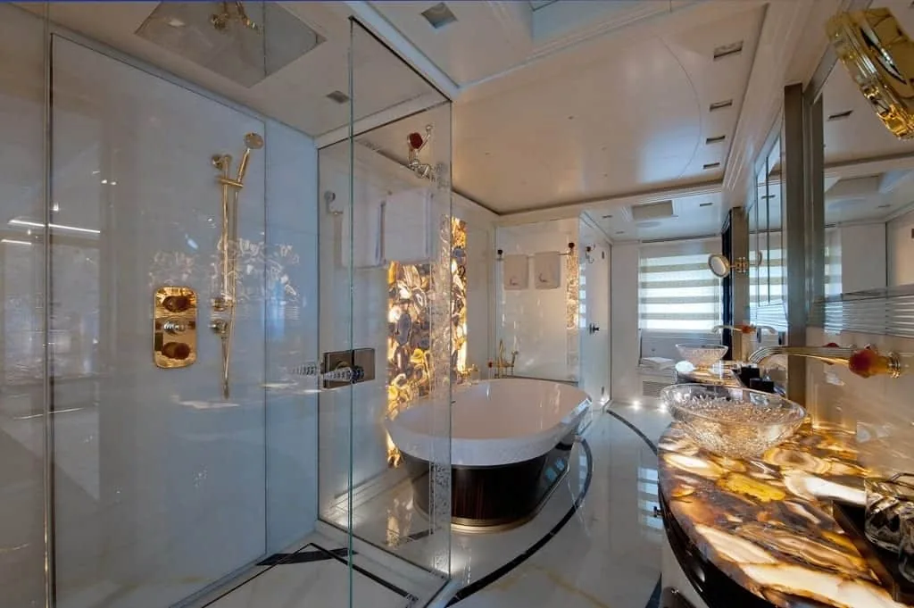 SCORPION - photo 19 location yacht Saint-Tropez