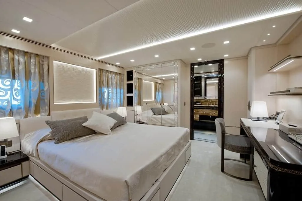 SCORPION - photo 24 location yacht Saint-Tropez