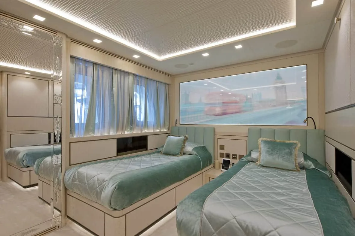 SCORPION - photo 26 location yacht Saint-Tropez