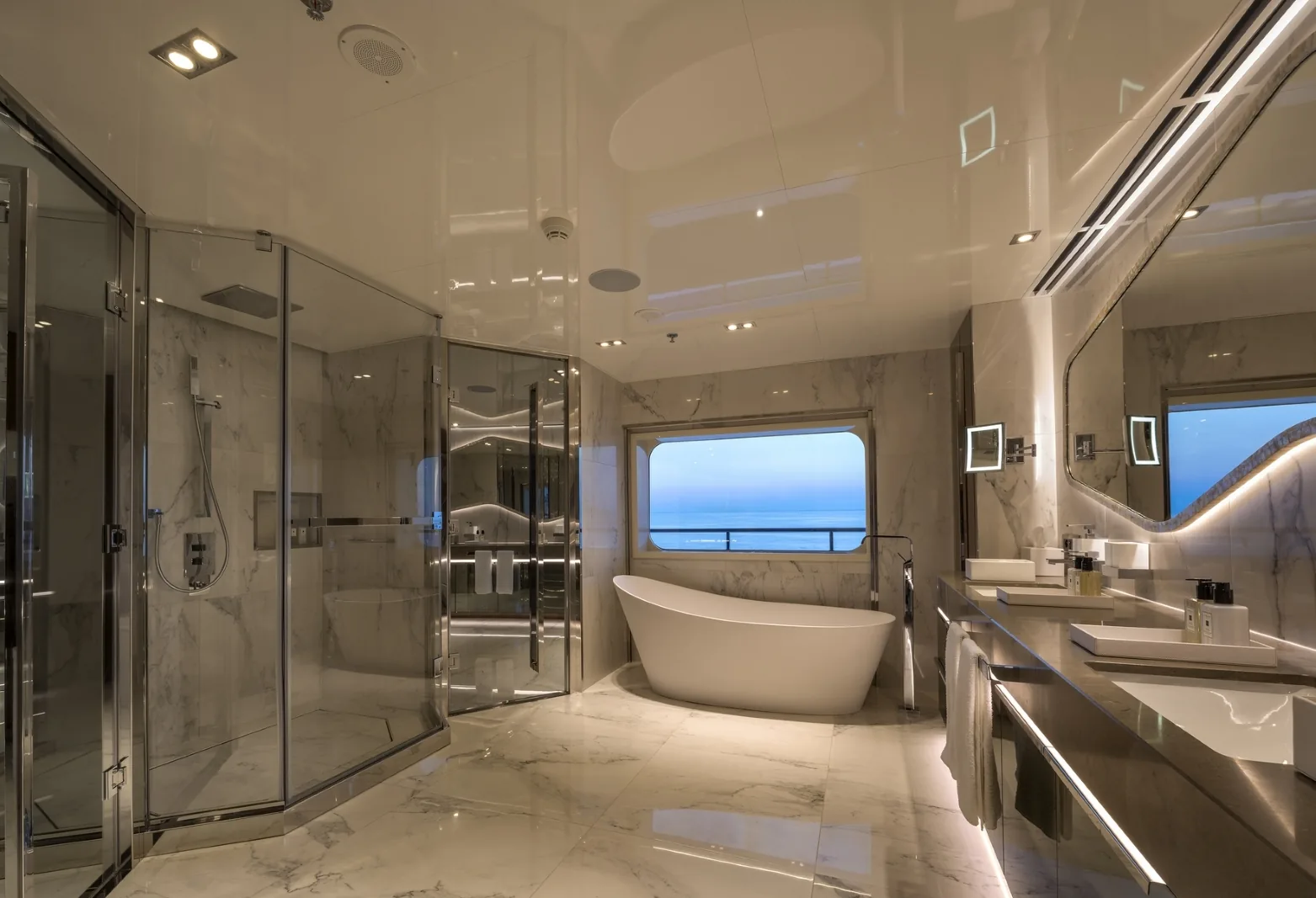 SERENITY - photo 26 location yacht Saint-Tropez