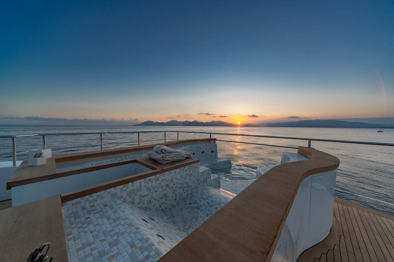 SILVER FOX - photo 15 location yacht Saint-Tropez