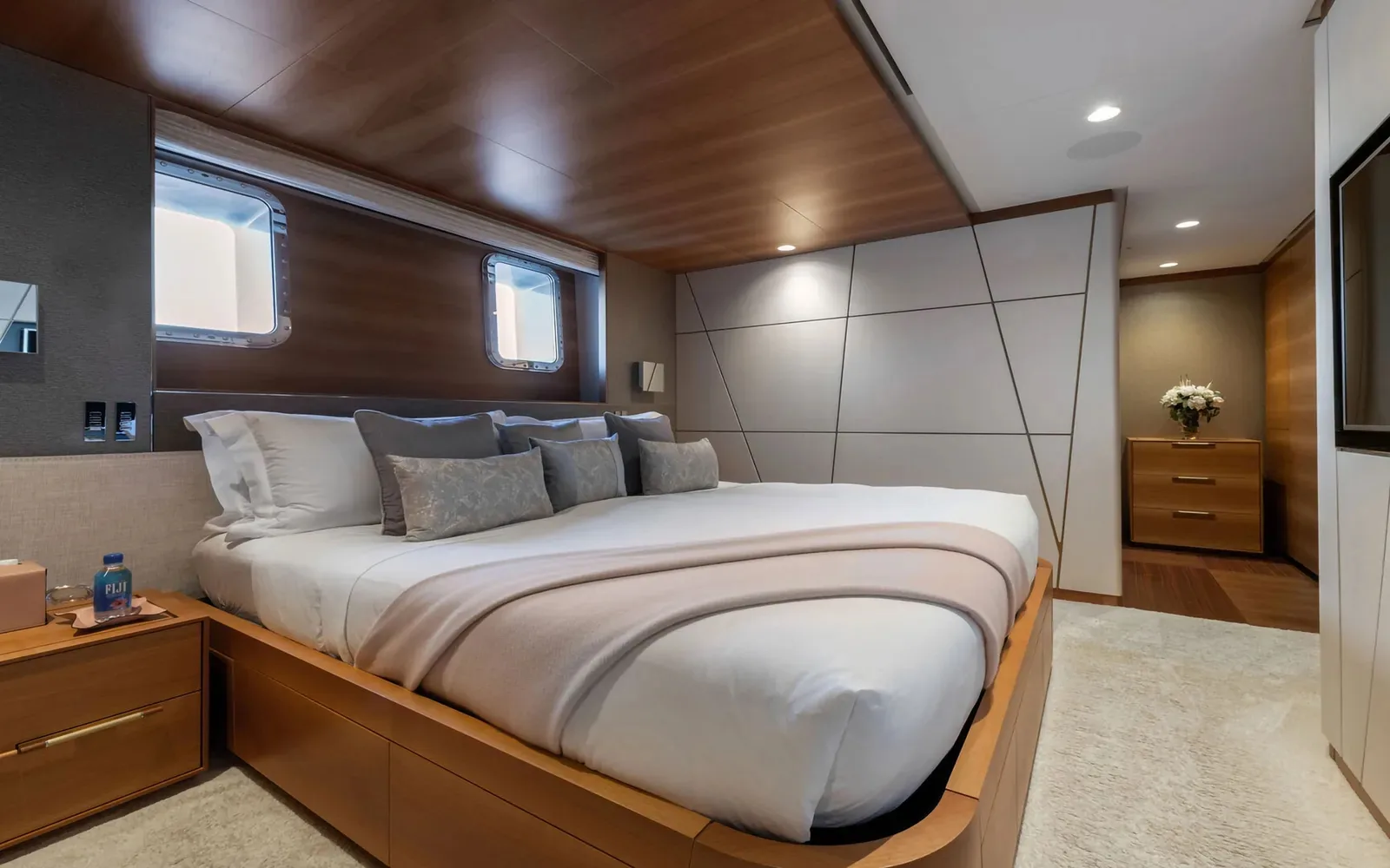 SILVER FOX - photo 23 location yacht Saint-Tropez