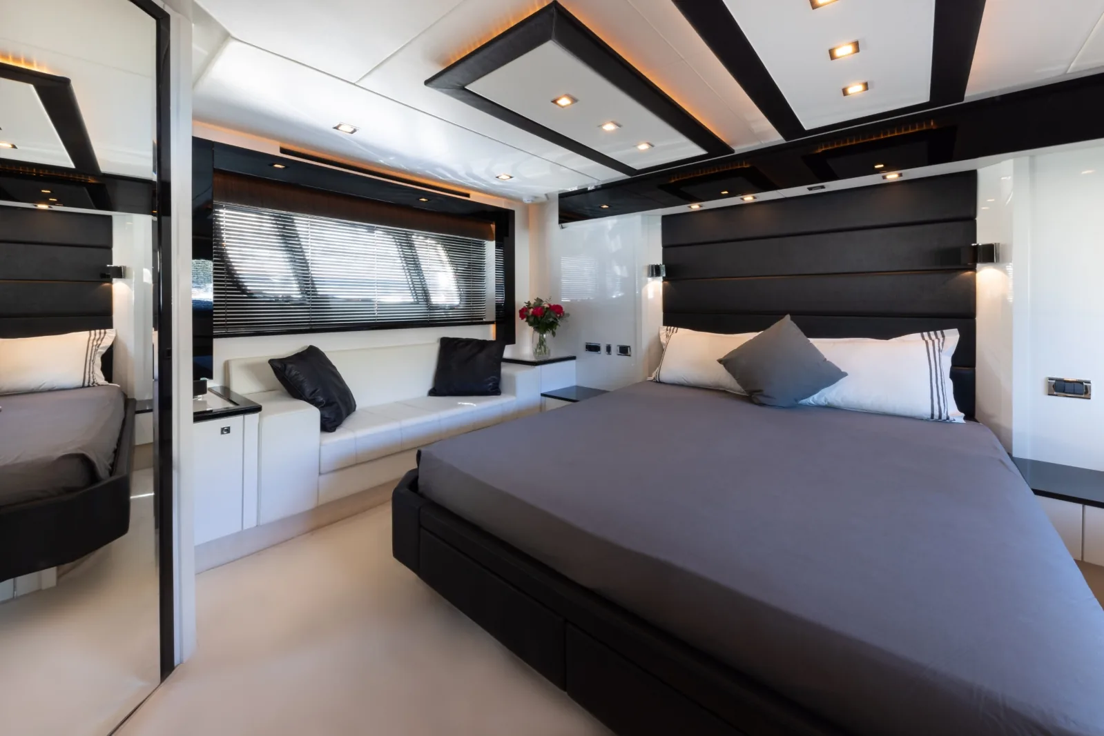 STAR OF SEVEN SEAS - photo 13 location yacht Saint-Tropez
