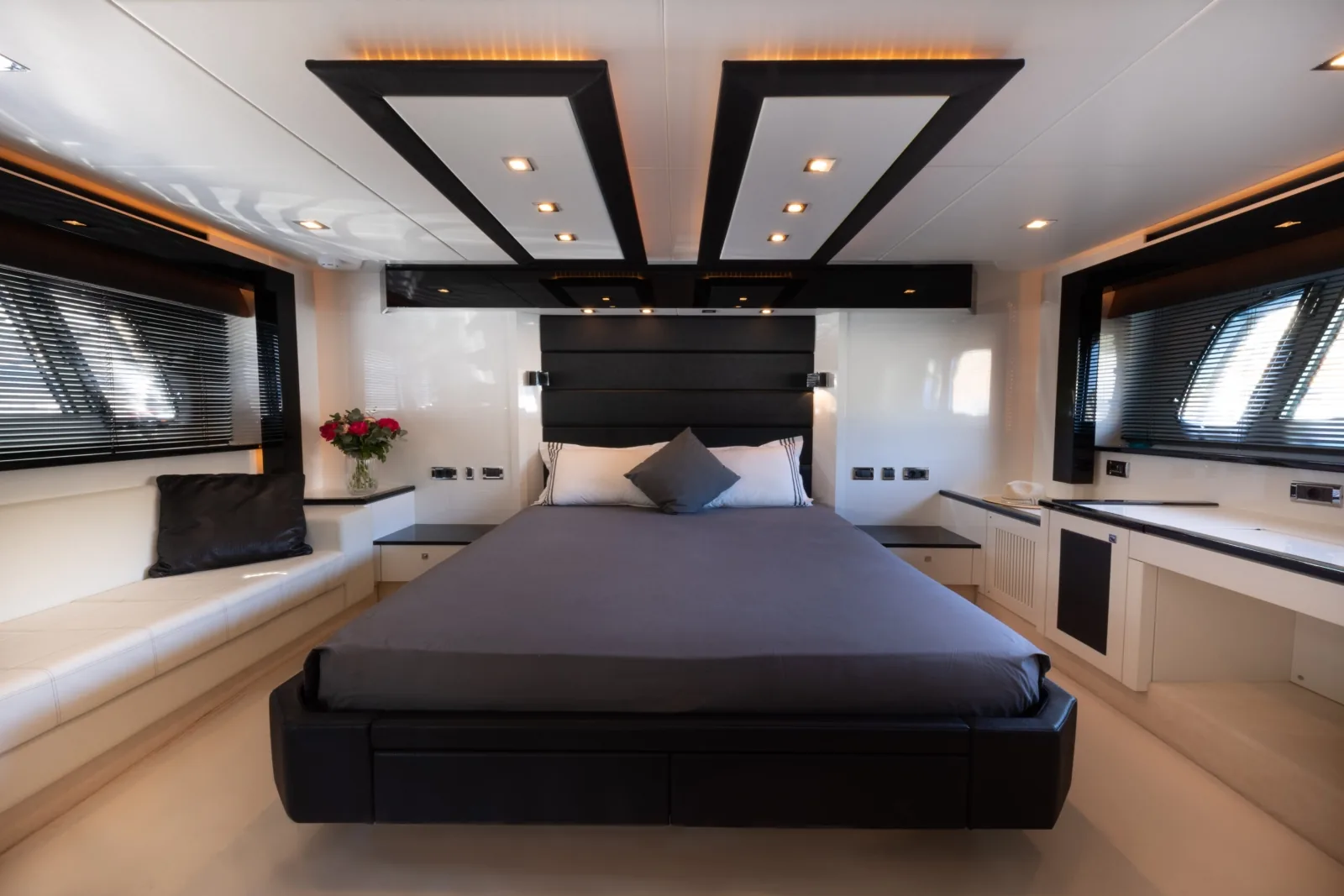 STAR OF SEVEN SEAS - photo 14 location yacht Saint-Tropez