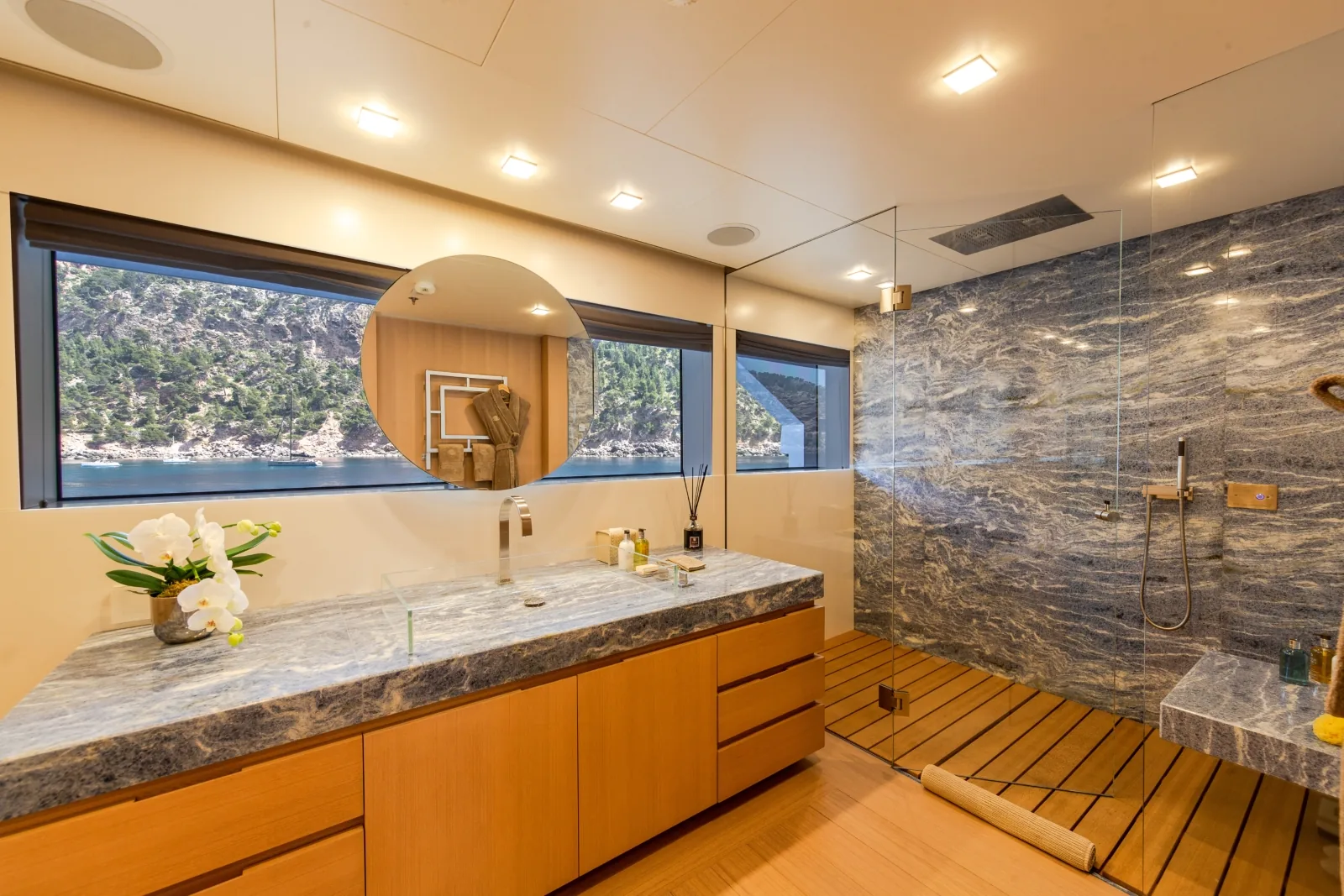 STELLA MARIS - photo 19 location yacht Saint-Tropez