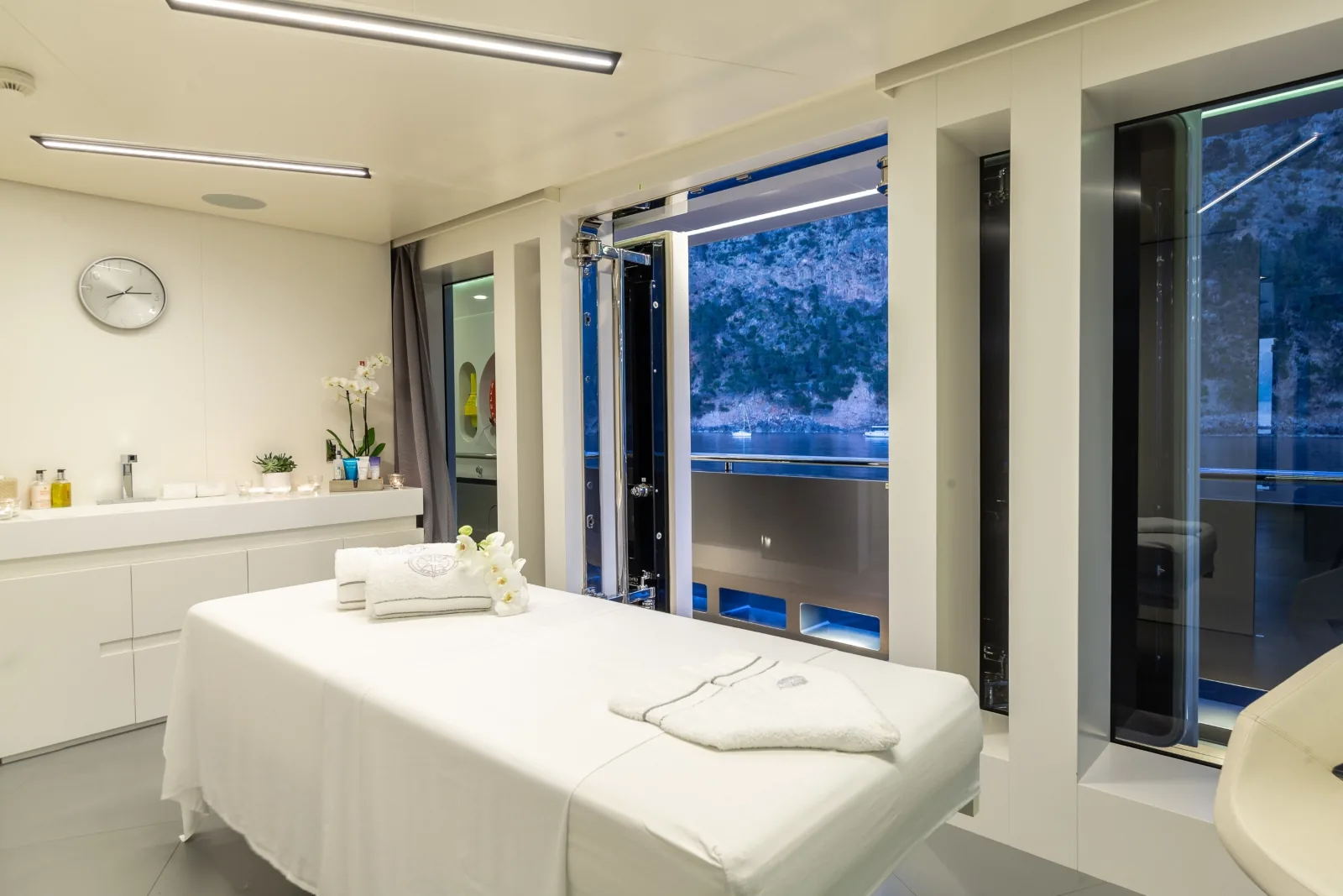 STELLA MARIS - photo 24 location yacht Saint-Tropez