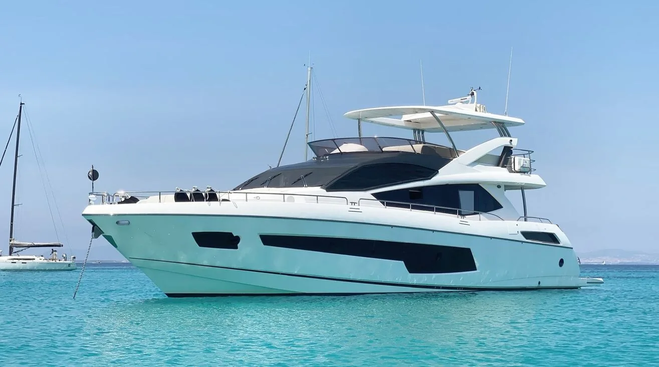SUNSEEKER 75 - photo 2 location yacht Saint-Tropez