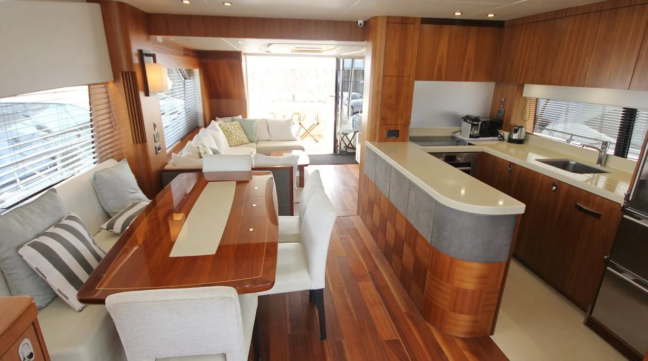 SUNSEEKER 75 - photo 10 location yacht Saint-Tropez
