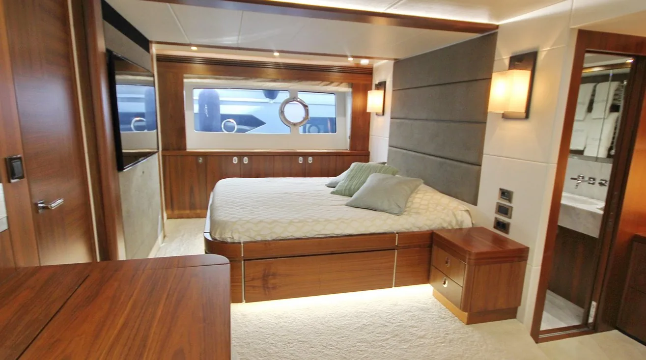 SUNSEEKER 75 - photo 11 location yacht Saint-Tropez