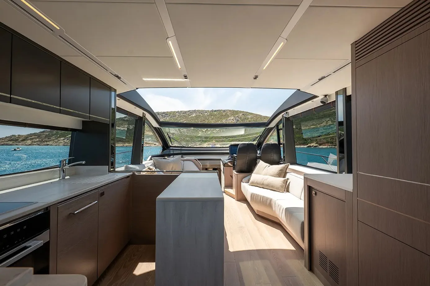 SUNSEEKER PREDATOR 65 - photo 7 location yacht Saint-Tropez