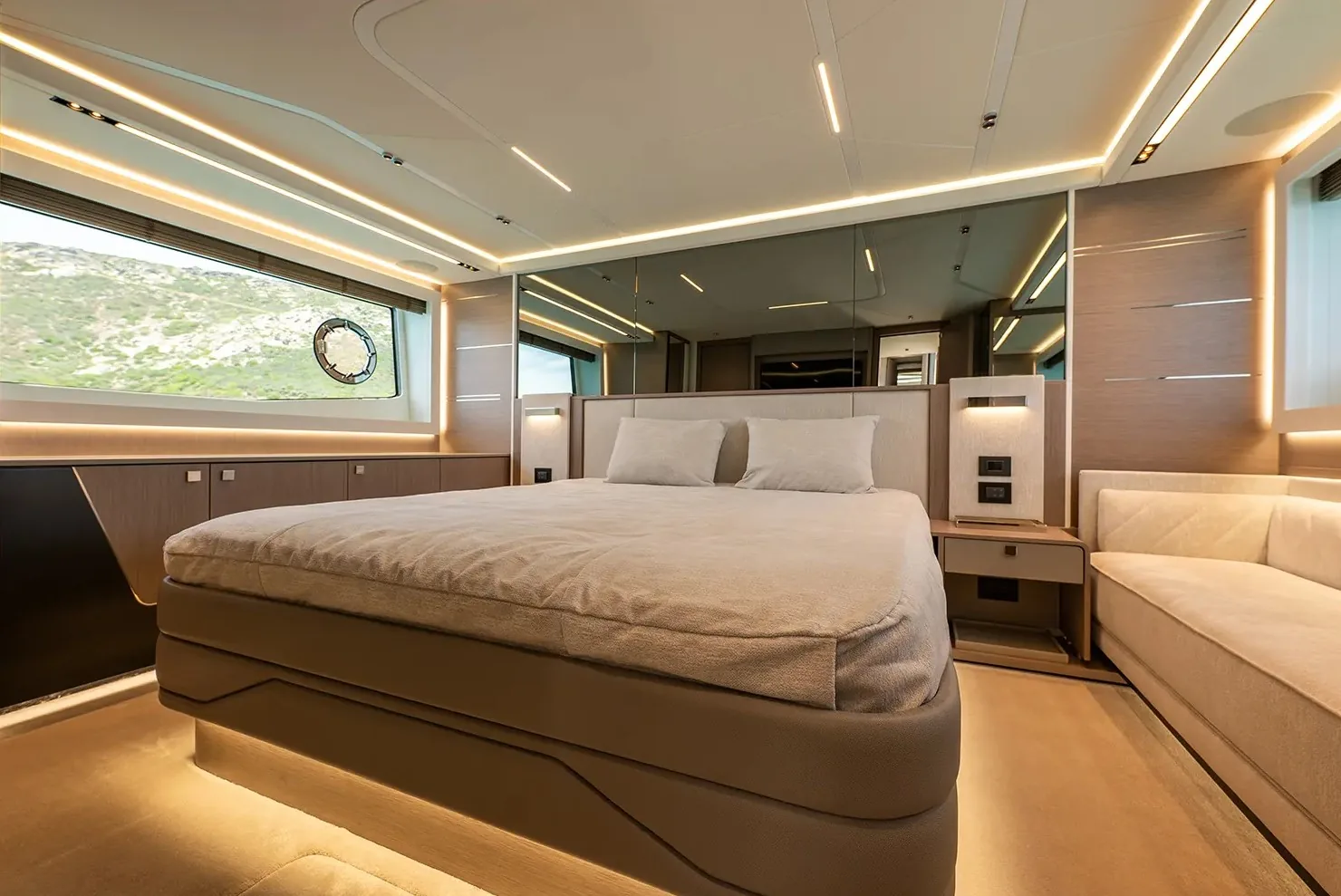 SUNSEEKER PREDATOR 65 - photo 8 location yacht Saint-Tropez