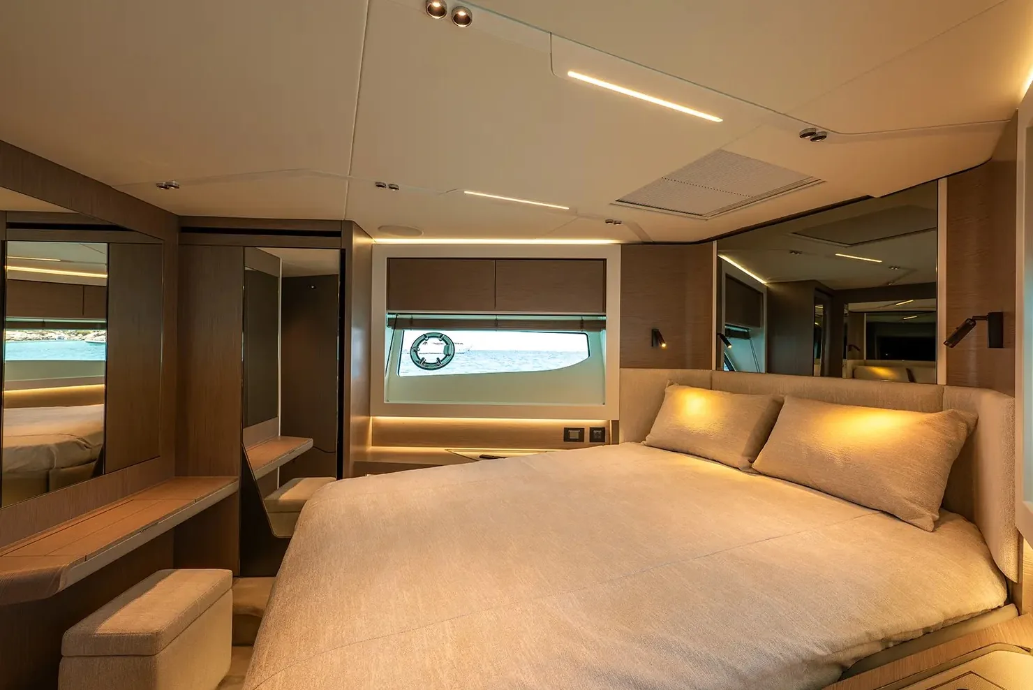 SUNSEEKER PREDATOR 65 - photo 9 location yacht Saint-Tropez