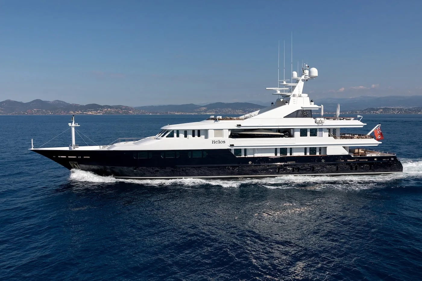 TREEHOUSE - photo 3 location yacht Saint-Tropez