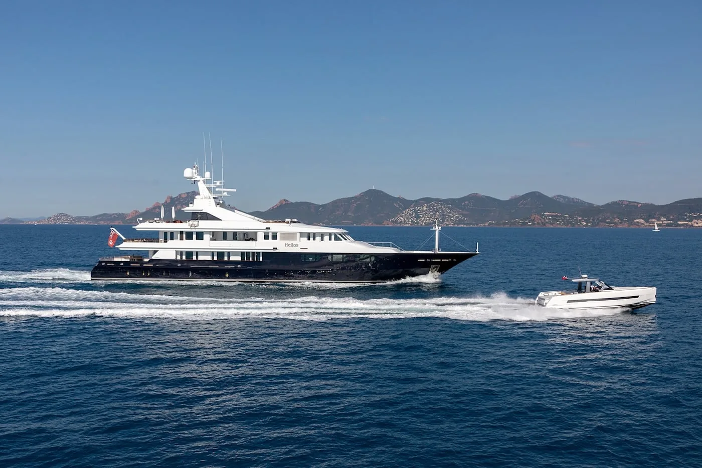 TREEHOUSE - photo 6 location yacht Saint-Tropez