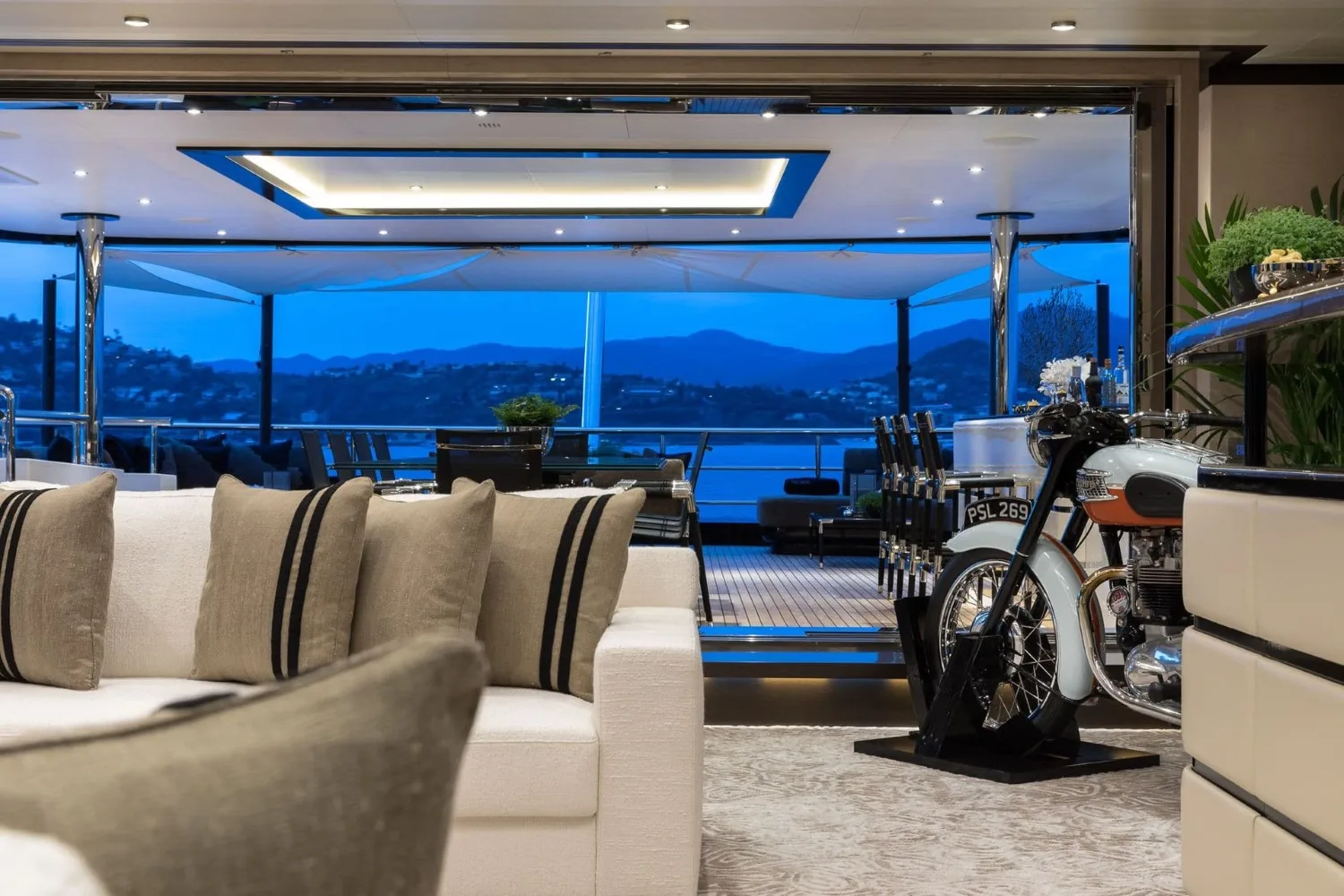 TRIUMPH - photo 45 location yacht Saint-Tropez