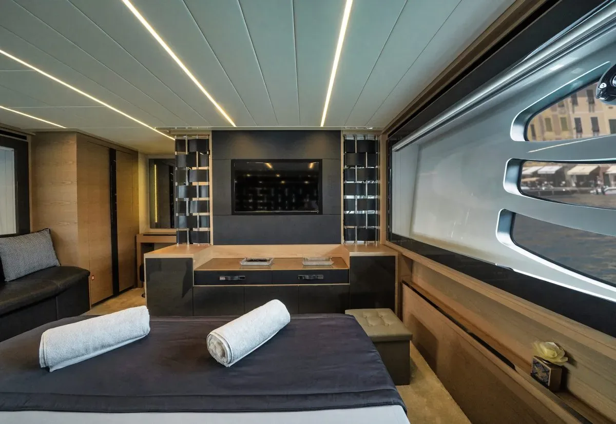 VELES - photo 16 location yacht Saint-Tropez