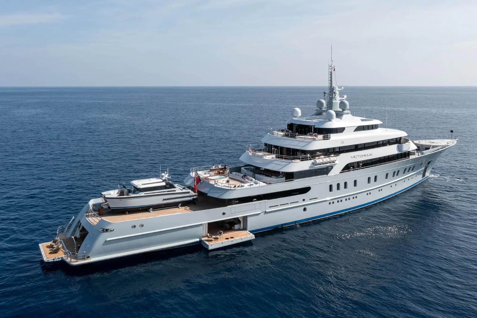 VICTORIOUS - photo 2 location yacht Saint-Tropez