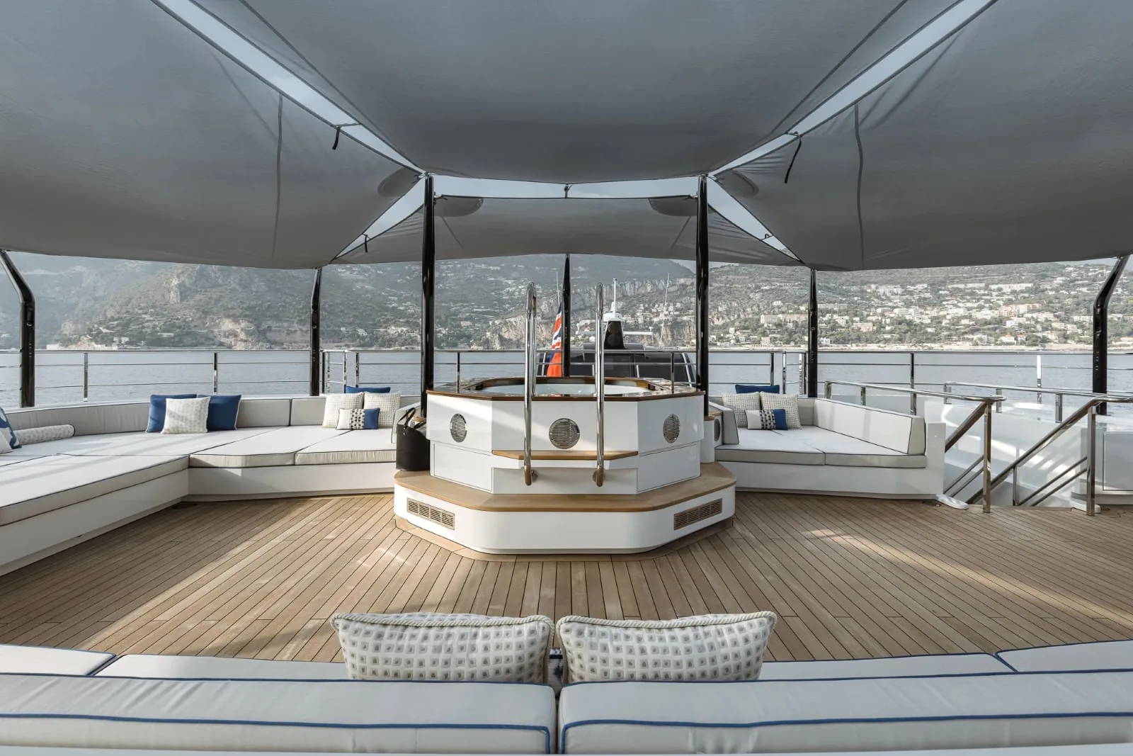 VICTORIOUS - photo 8 location yacht Saint-Tropez